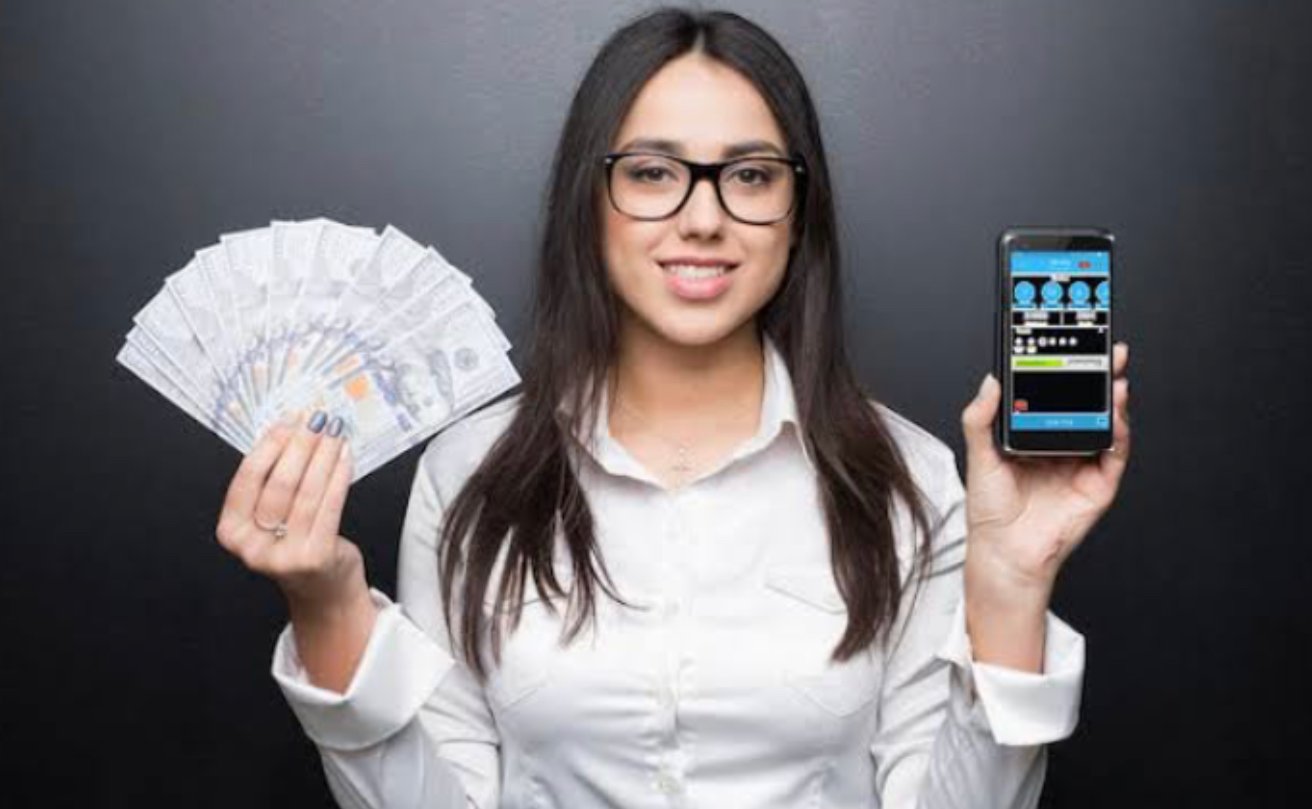 10 WAYS TO MAKE MONEY AS AN ATTRACTIVE LADY